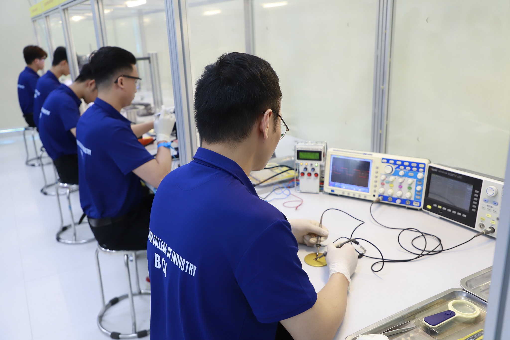 Ra mắt Thiết bị đào tạo Thực hành kỹ năng Vi mạch Bán dẫn – Công đoạn Back-End 