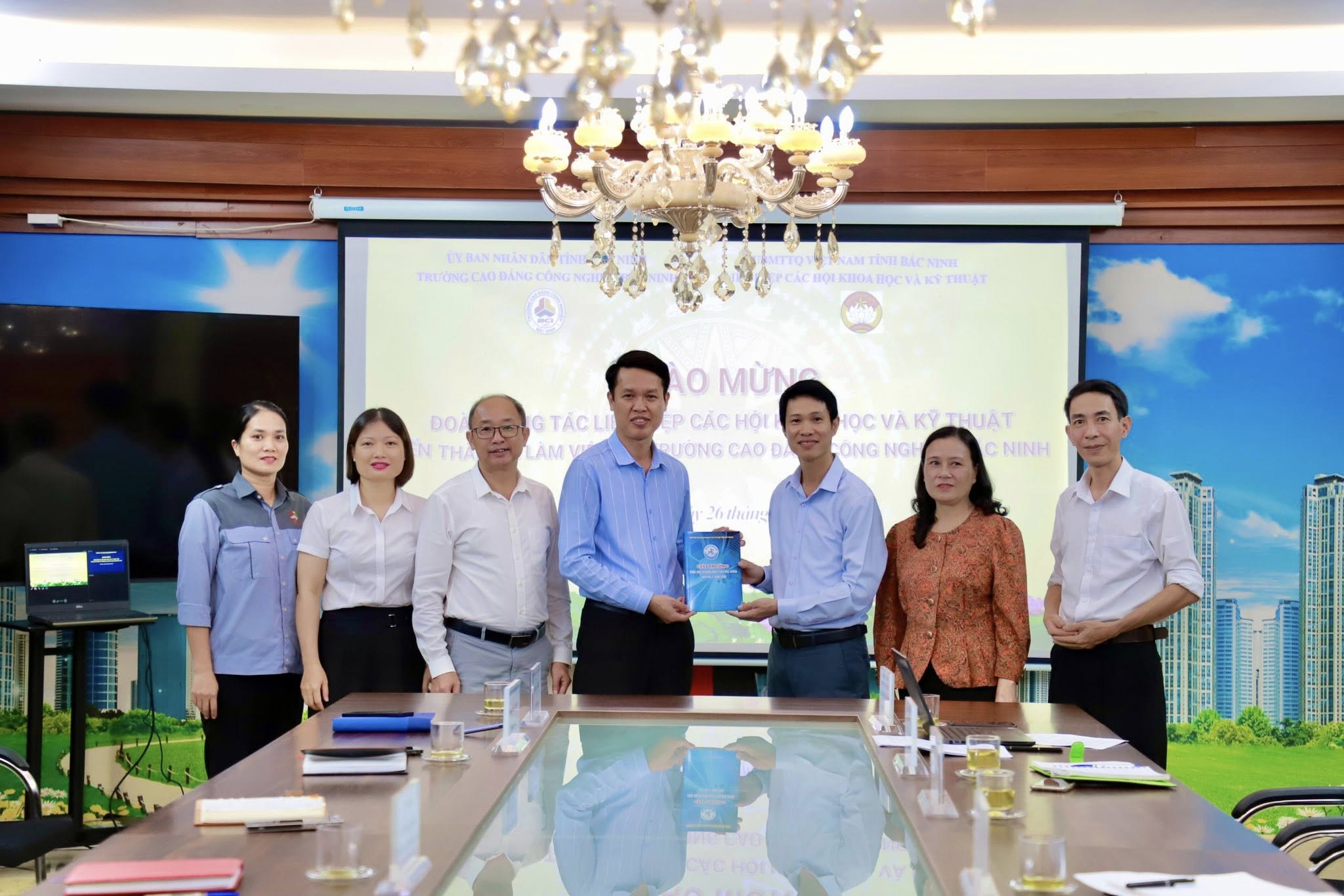 Thúc Đẩy Sáng Tạo Kỹ Thuật và Đào Tạo Nhân Lực Vi Mạch Bán Dẫn Tại Bắc Ninh