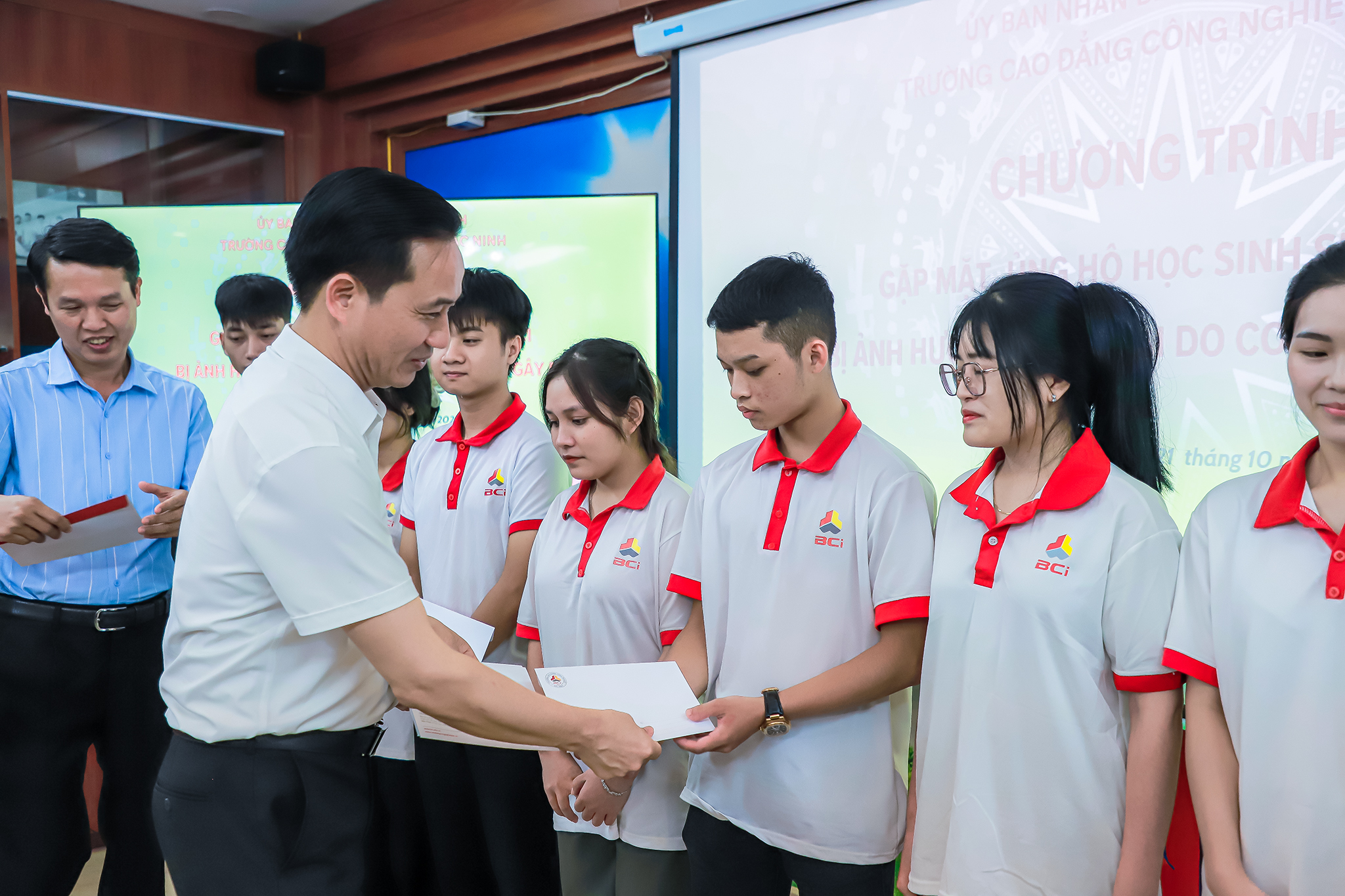 Trường Cao đẳng Công nghiệp Bắc Ninh (BCI) kịp thời hỗ trợ gia đình sinh viên bị ảnh hưởng bởi bão số 11