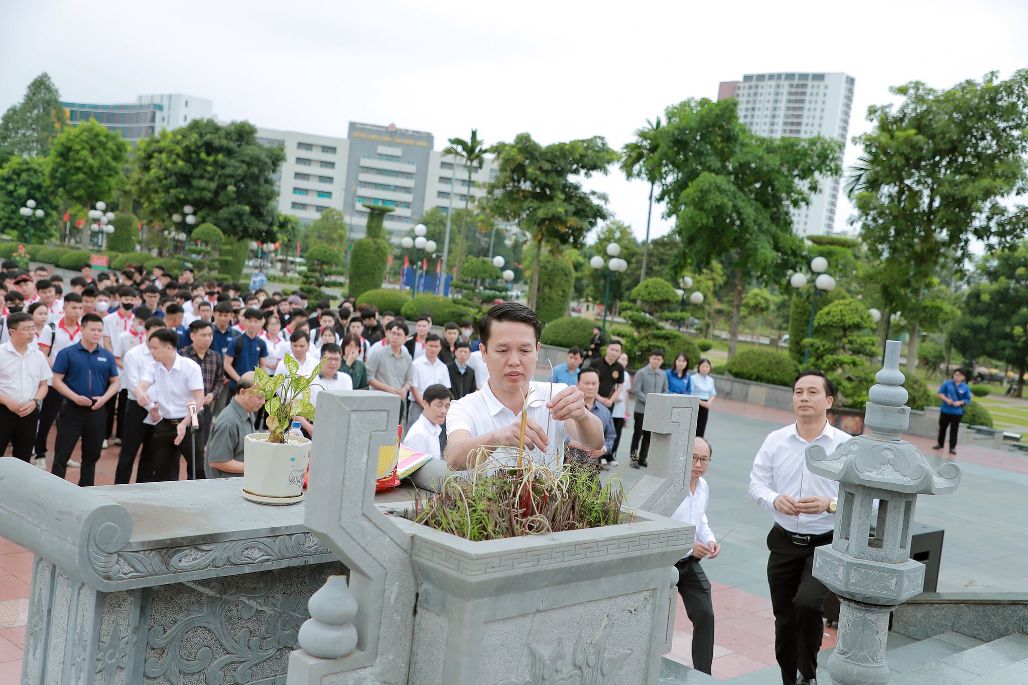 LỄ TƯỞNG NIỆM TỔNG BÍ THƯ NGUYỄN VĂN CỪ