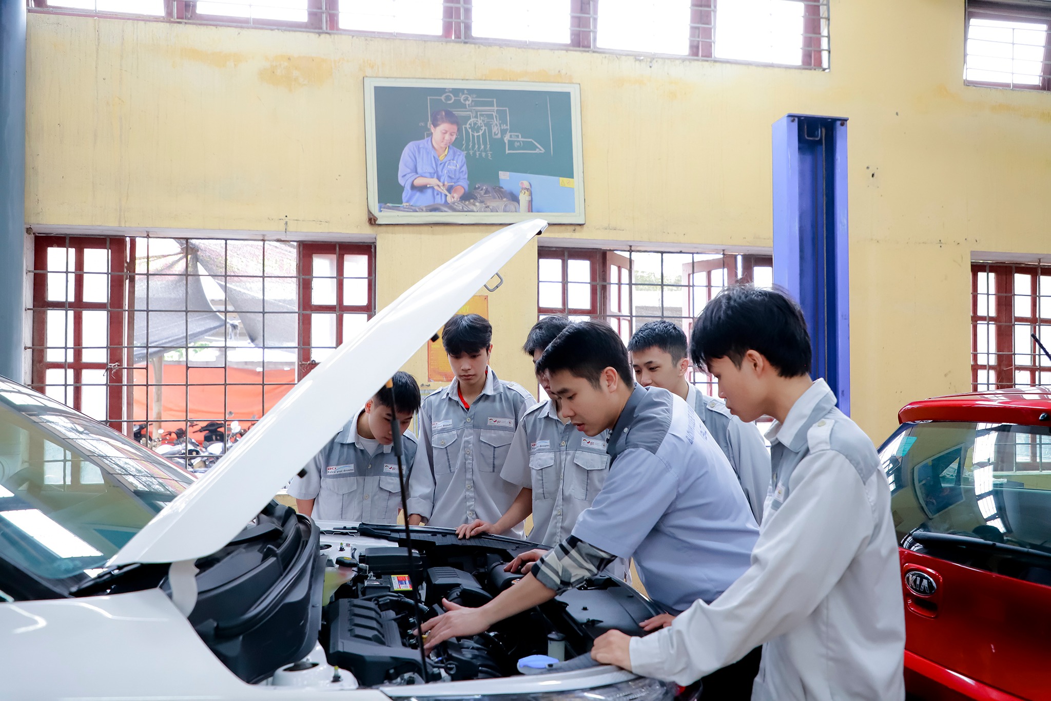 NGÀNH CÔNG NGHỆ Ô TÔ (Công nghệ, Bảo dưỡng, sửa chữa HT xe Điện, Xăng, Dầu, Xe tự hành)