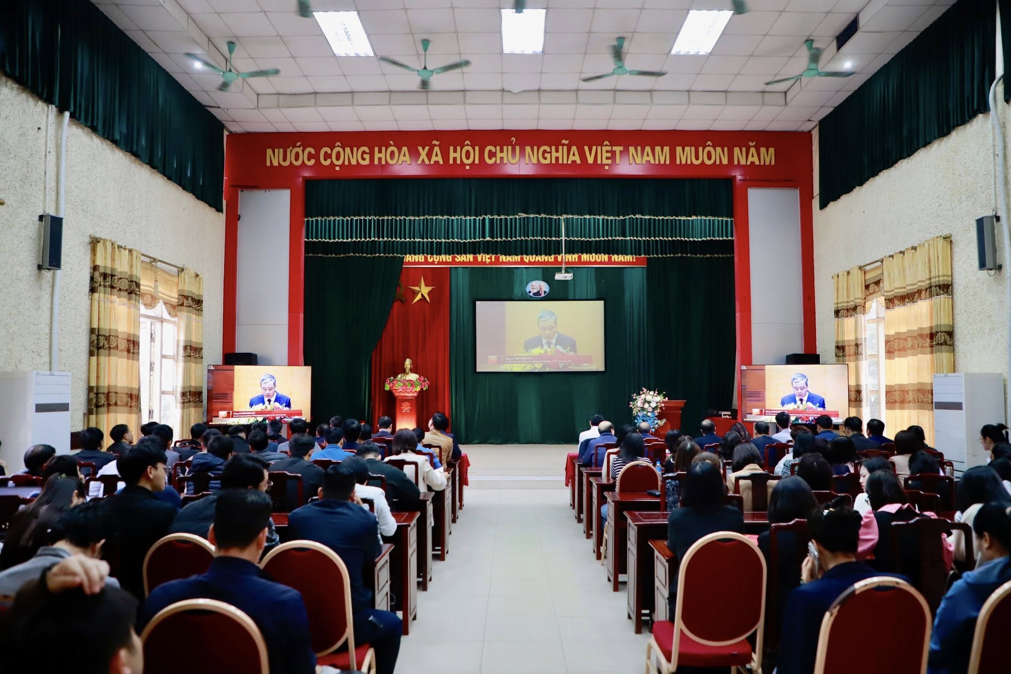 Đảng bộ bộ phận Trường Cao đẳng Công nghiệp Bắc Ninh tham dự Hội nghị trực tuyến quán triệt Nghị quyết Đại hội XIV của Đảng