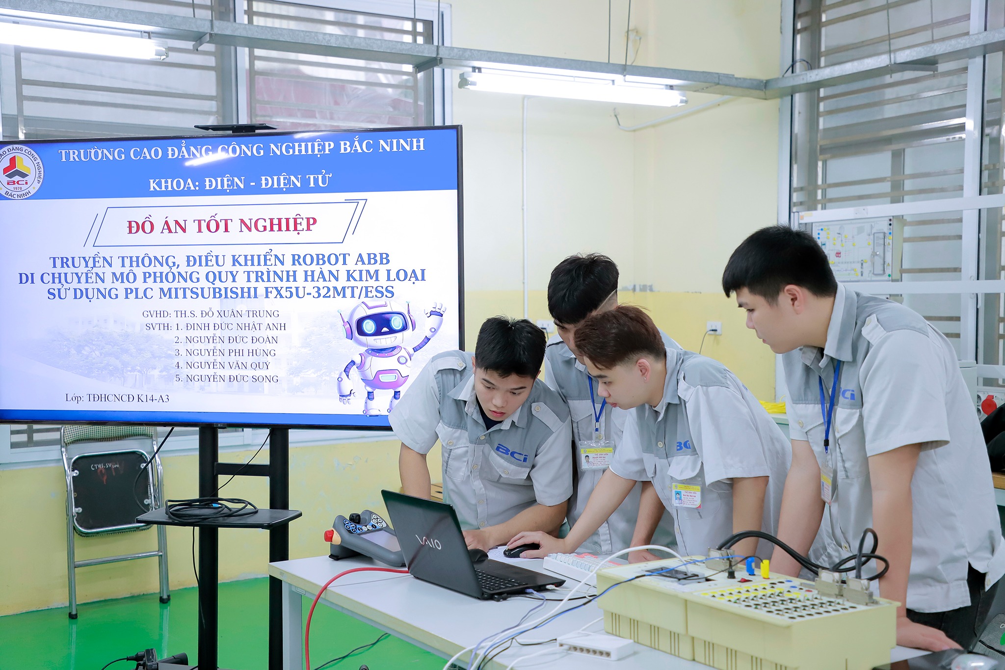 NGÀNH ĐIỆN TỬ CÔNG NGHIỆP (Vi mạch bán dẫn, thị giác Robot)