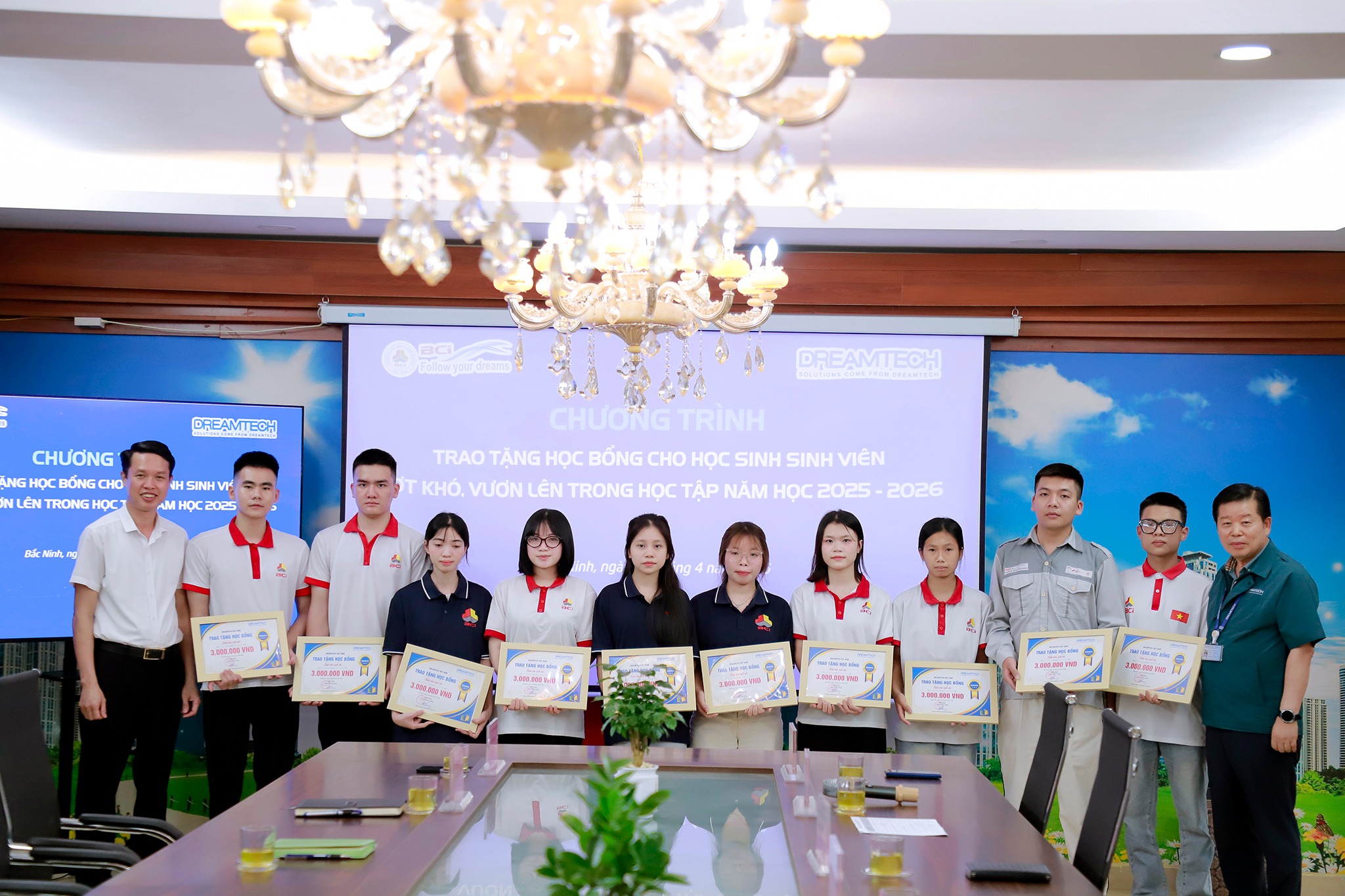 Dreamtech Việt Nam tiếp sức cho sinh viên BCI nỗ lực vươn lên trong học tập