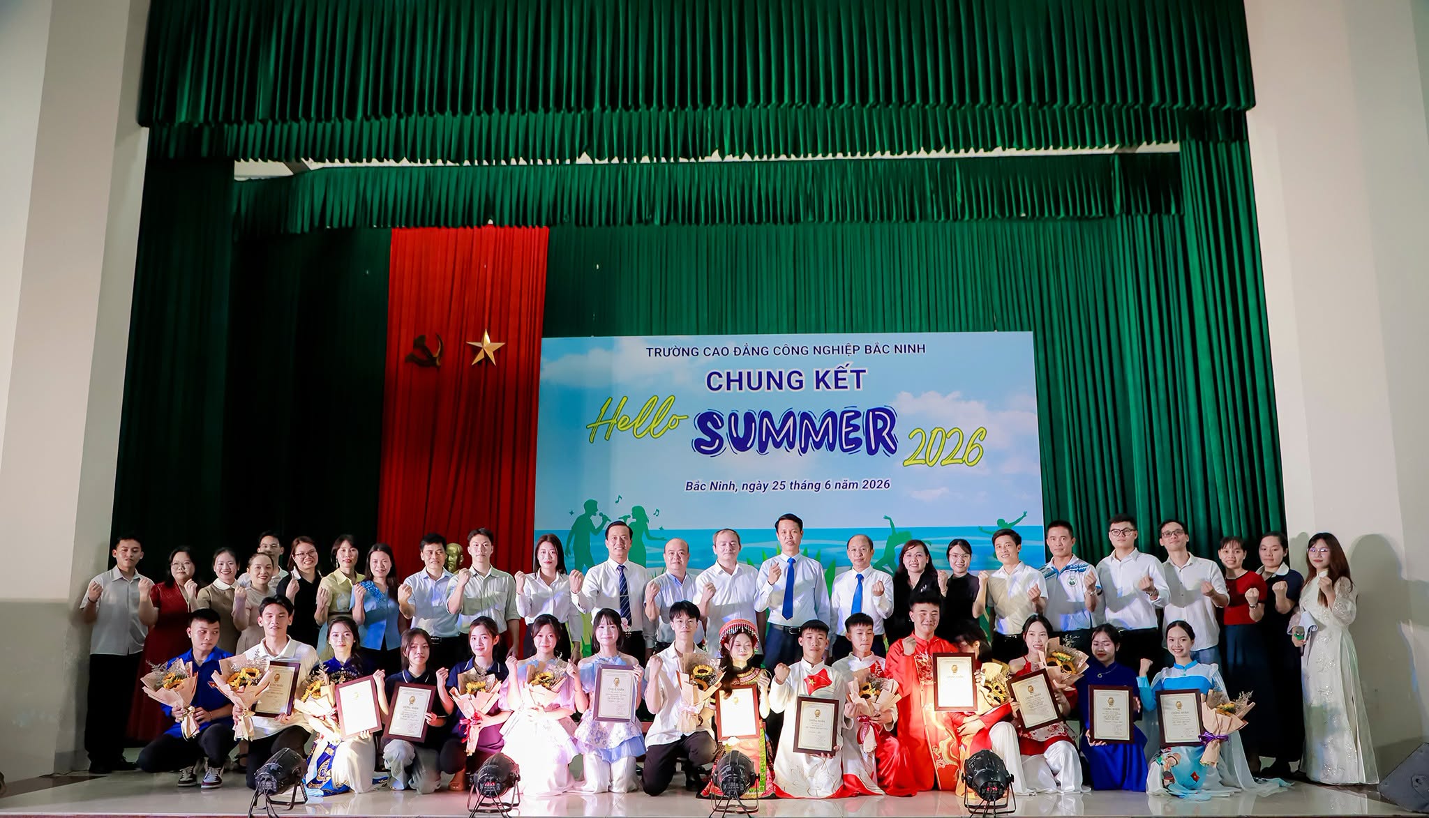 BÙNG NỔ CẢM XÚC TẠI CHUNG KẾT 