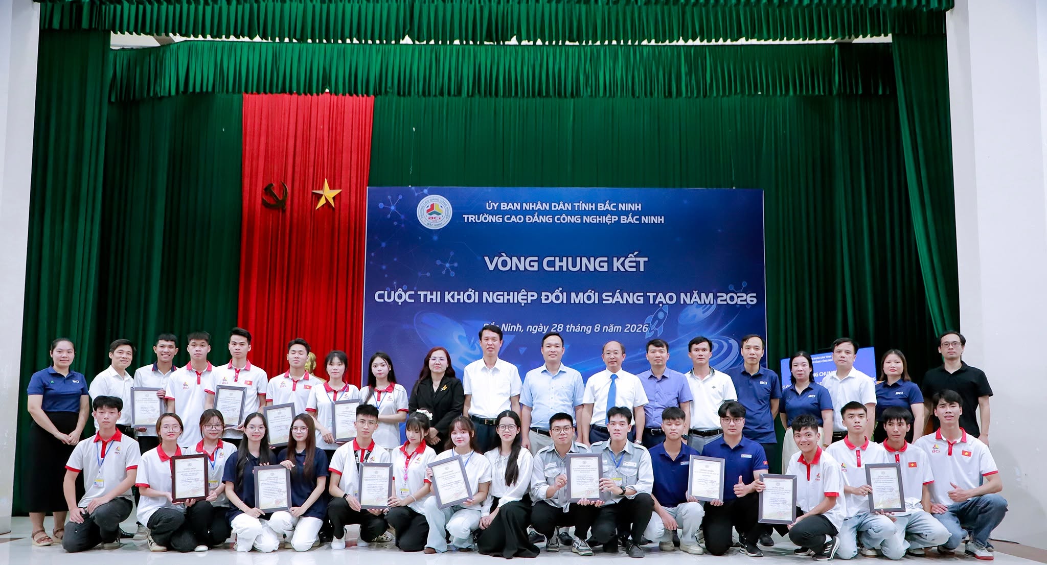 SÔI NỔI CHUNG KẾT CUỘC THI 