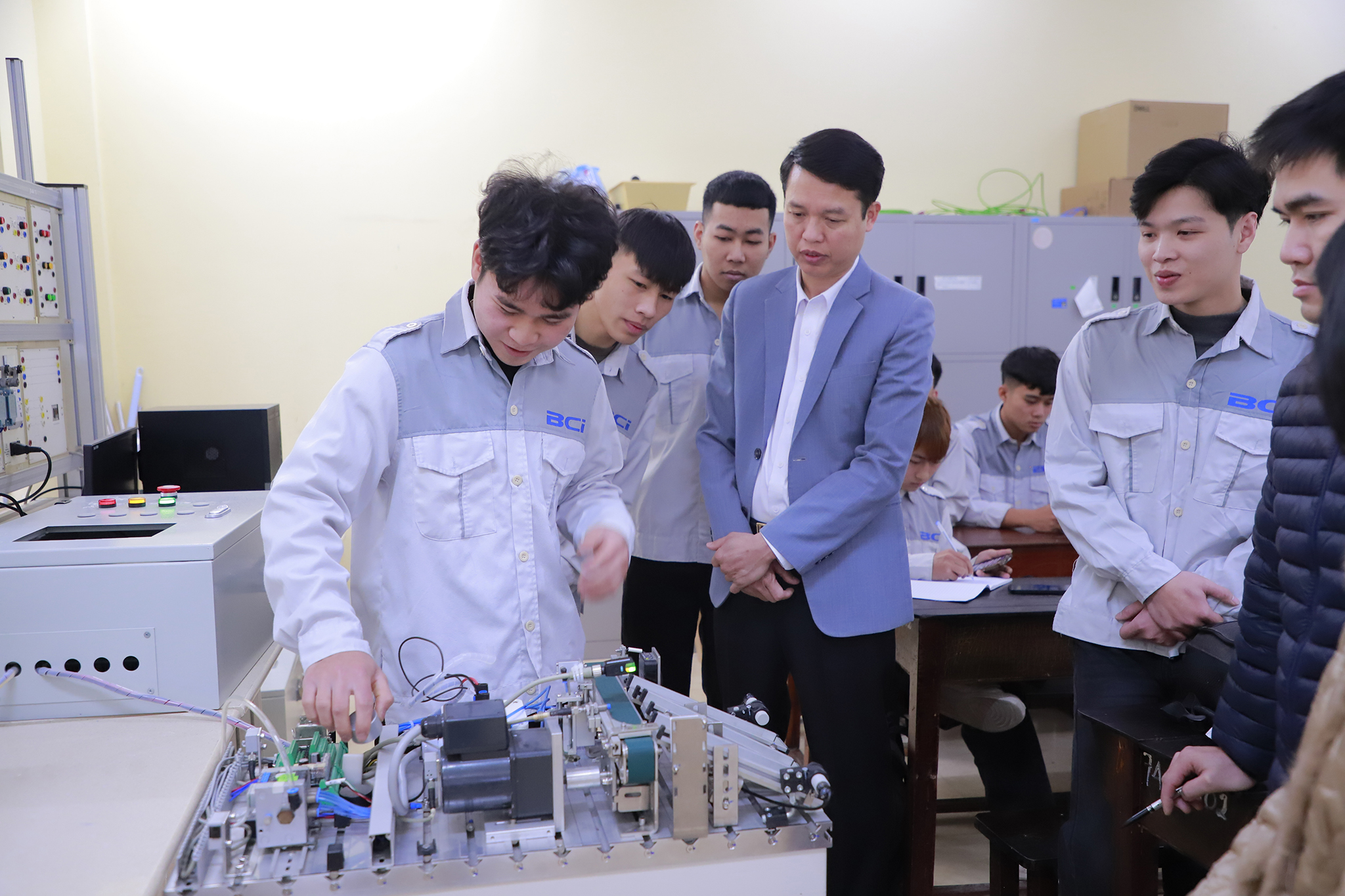 NGÀNH CƠ ĐIỆN TỬ (Hệ thống sản xuất thông minh,Hệ vi cơ điện tử tích hợp)