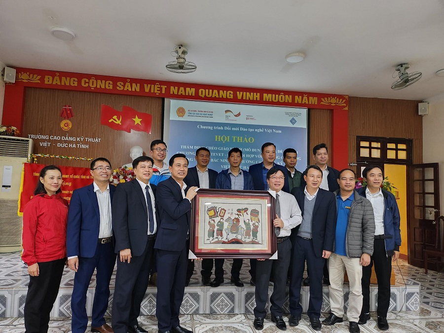 Trường CĐKT Việt - Đức Hà Tĩnh phối hợp với BCi, tổ chức GIZ (Đức) tổ chức Hội thảo Thẩm định chéo giáo trình và đề thi AP1 chương trình đào tạo nghề Cắt gọt kim loại tiêu chuẩn Đức