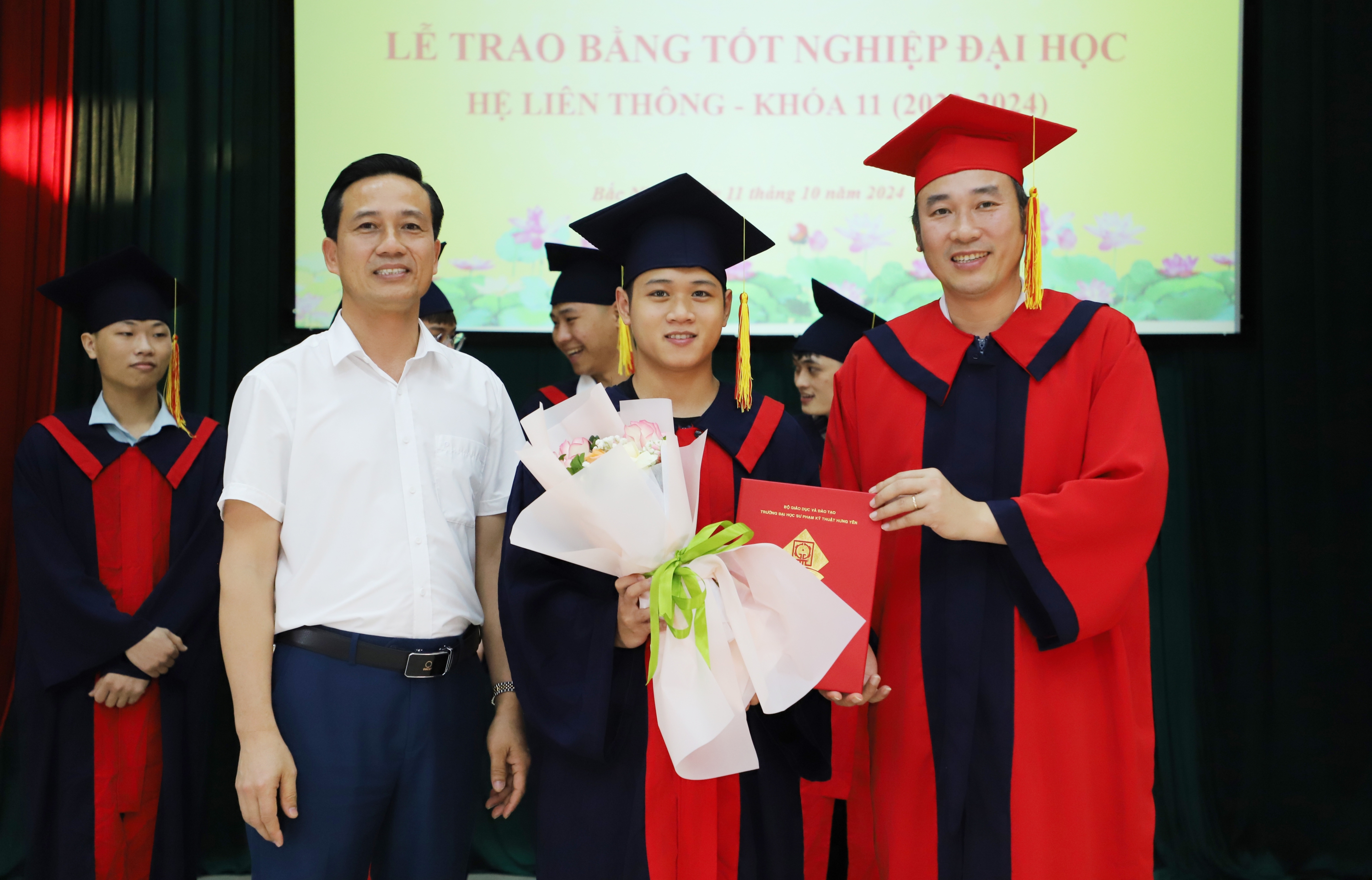 Chương trình Khai giảng lớp đại học liên thông khóa 13 và Trao Bằng tốt nghiệp cho các học viên khóa 11