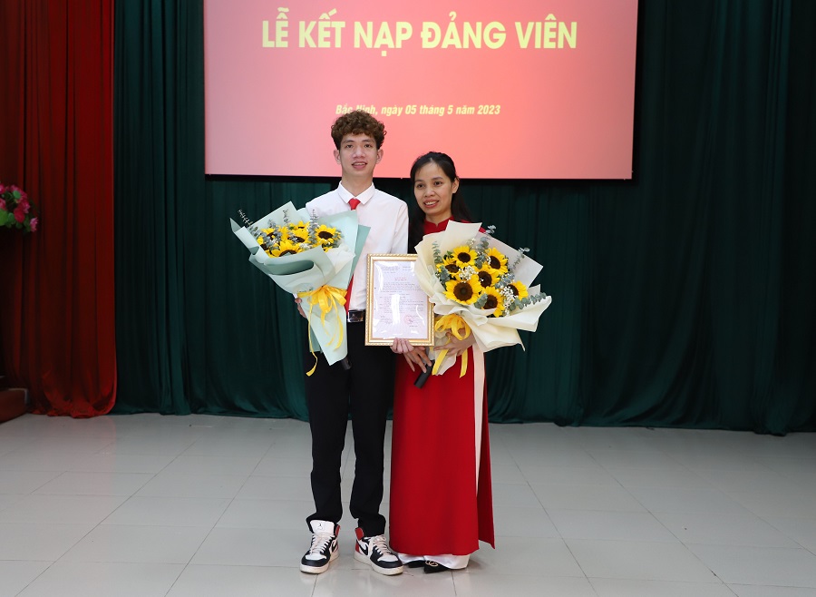 Đảng bộ bộ phận trường Cao đẳng Công nghiệp Bắc Ninh kết nạp Đảng viên mới