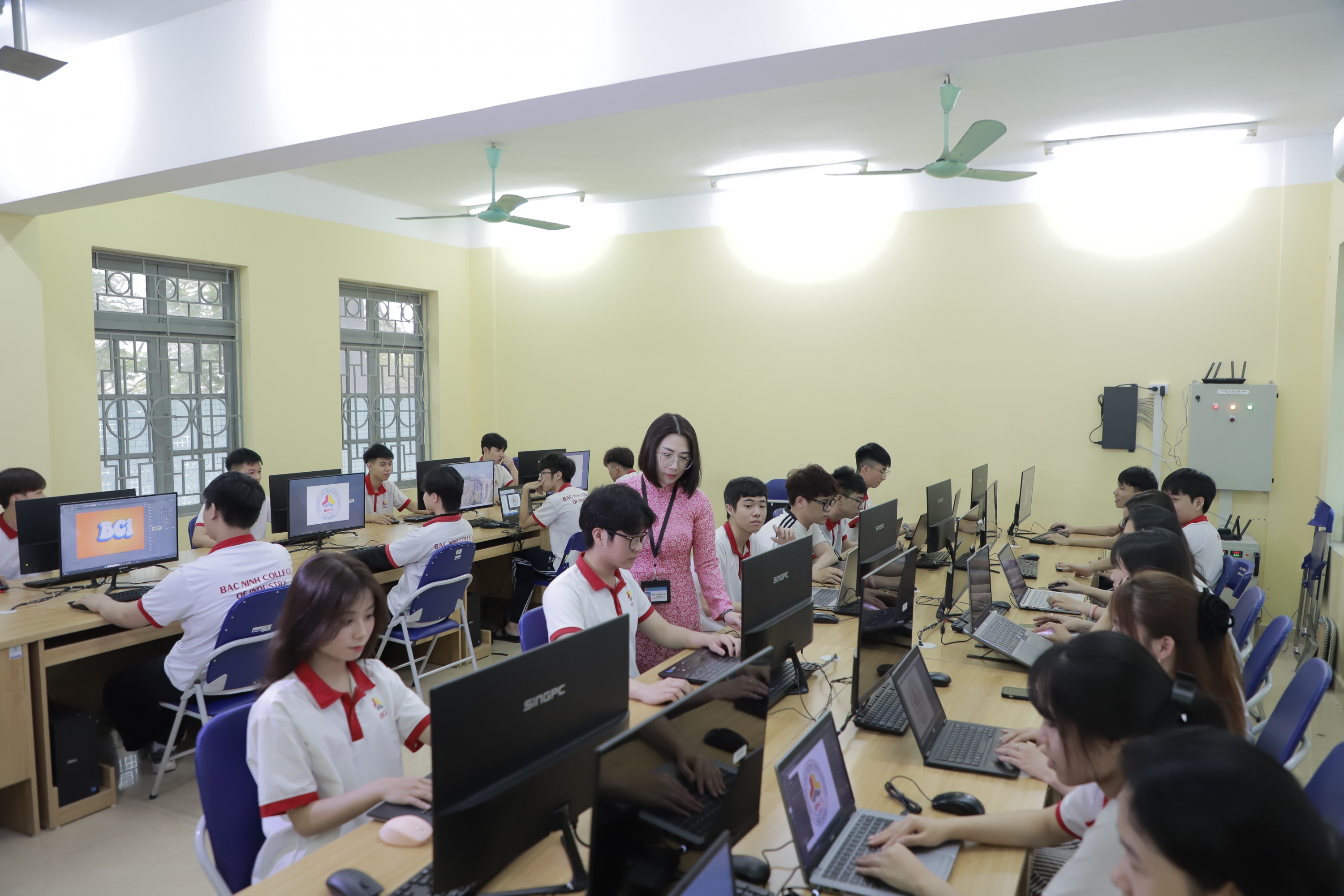 NGÀNH CÔNG NGHỆ THÔNG TIN (Ứng dụng phần mềm& kỹ thuật máy tính, Trí tuệ nhân tạo AI)