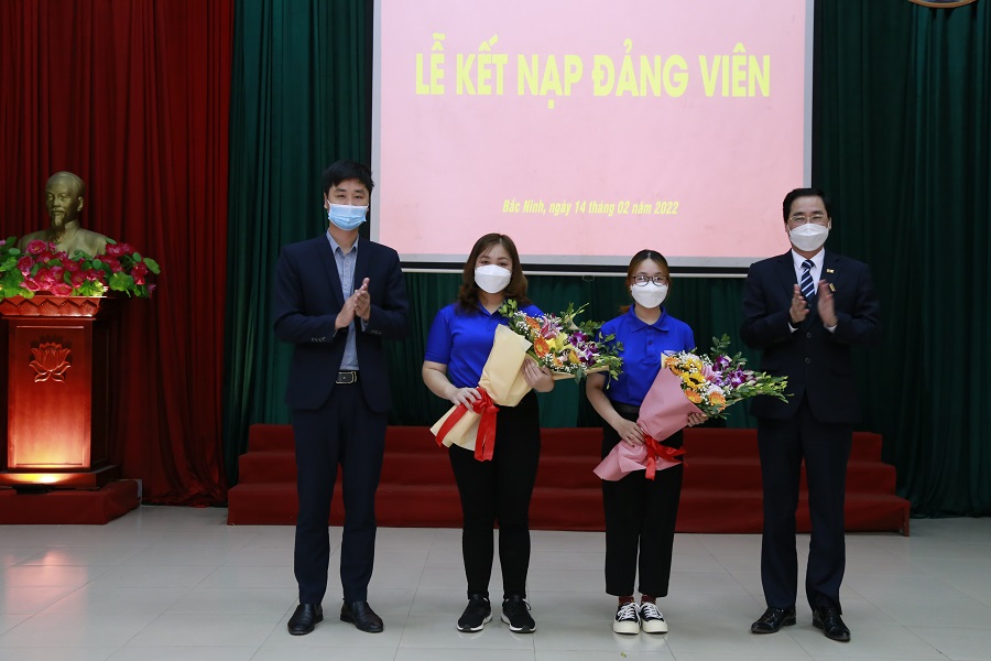 Lễ kết nạp Đảng viên mới trường Cao đẳng Công nghiệp Bắc Ninh