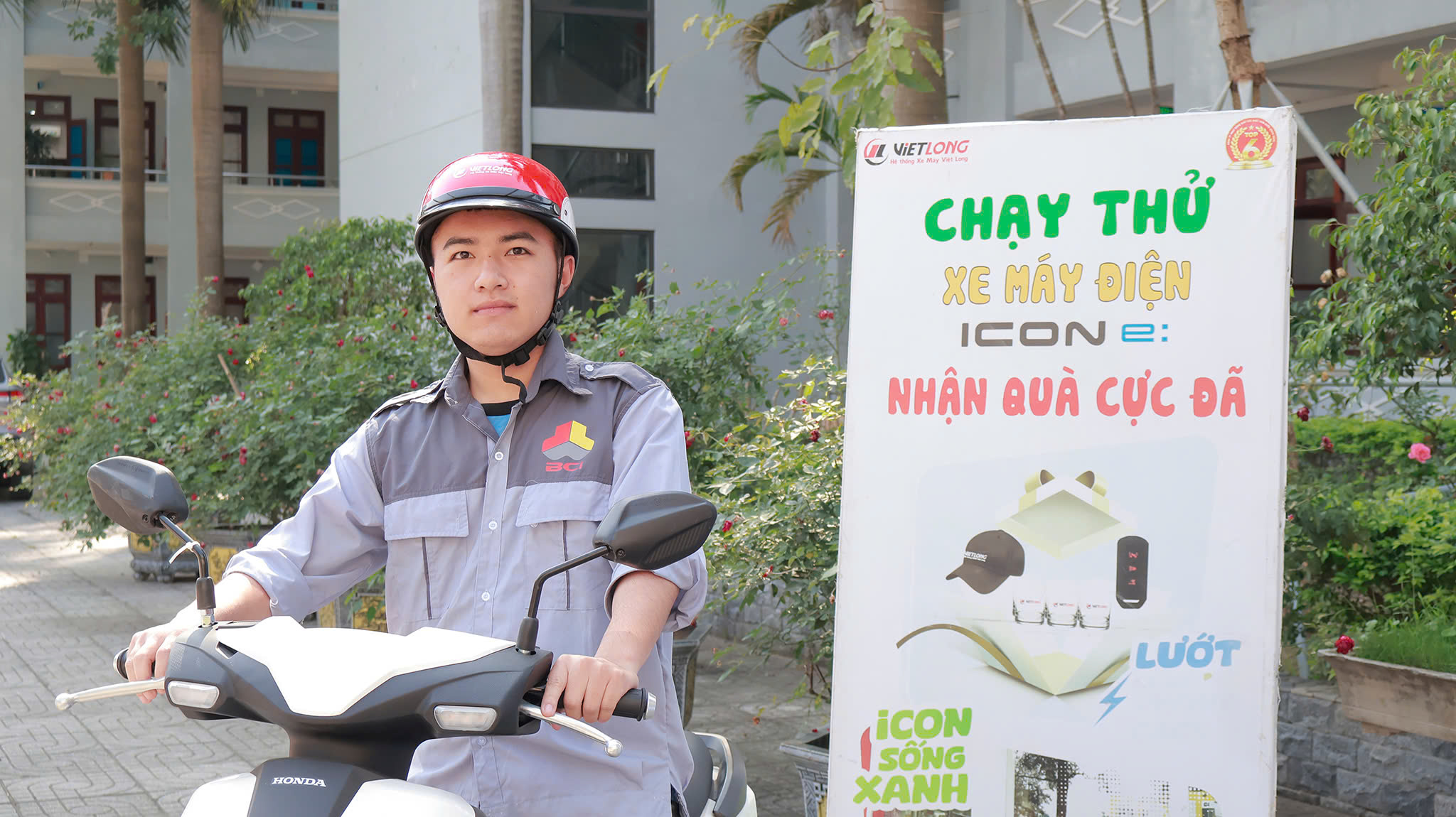 SINH VIÊN BCI HÀO HỨNG TRẢI NGHIỆM CÔNG NGHỆ XANH CÙNG XE ĐIỆN HONDA ICON E
