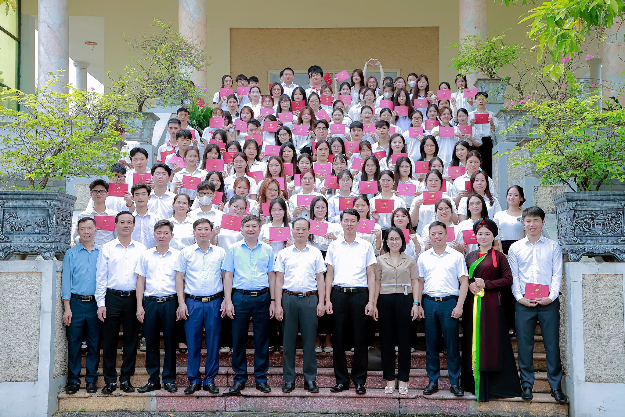 Lễ bế giảng Lớp bồi dưỡng nhận thức về Đảng Khóa III năm 2026: Hơn 100 quần chúng ưu tú hoàn thành khóa học